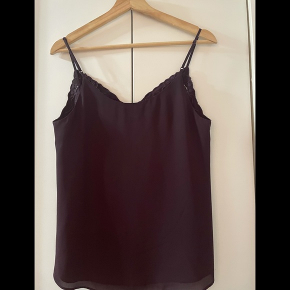 *ARITZIA* Babaton cami/ tank top in dark purple with flower cutout in size XS - Picture 2 of 6